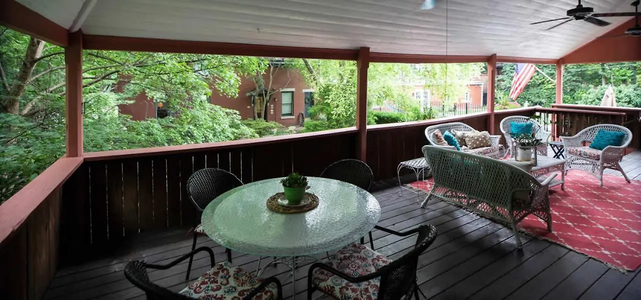 Bed & Breakfast Louisville Bourbon Inn